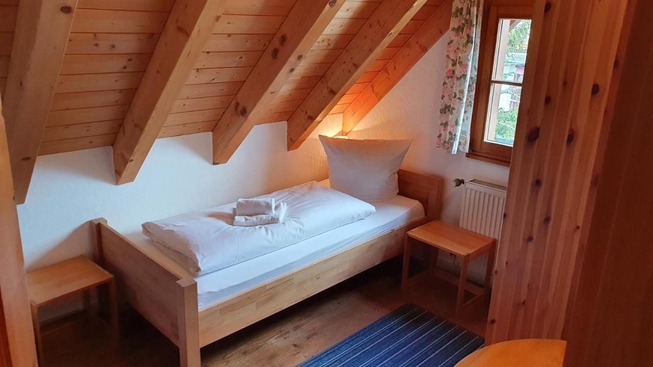 Landgasthof Zum Dorfkrug Hotell Häusern Exteriör bild