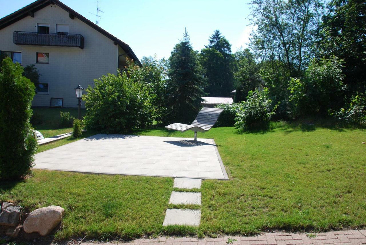 Landgasthof Zum Dorfkrug Hotell Häusern Exteriör bild